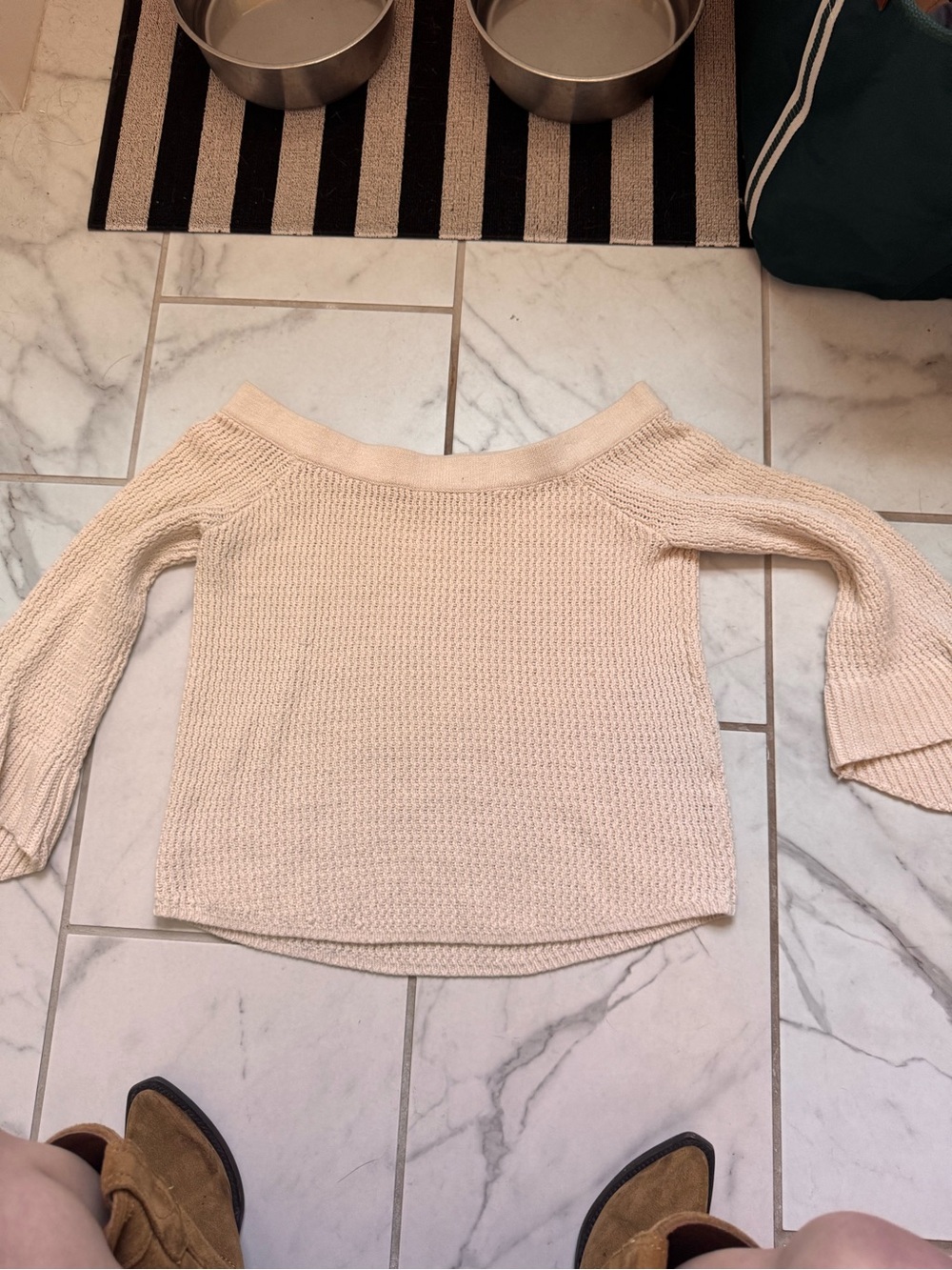Abercrombie & Fitch Off-the-Shoulder Cream Knit Sweater - Picture 4 of 9
